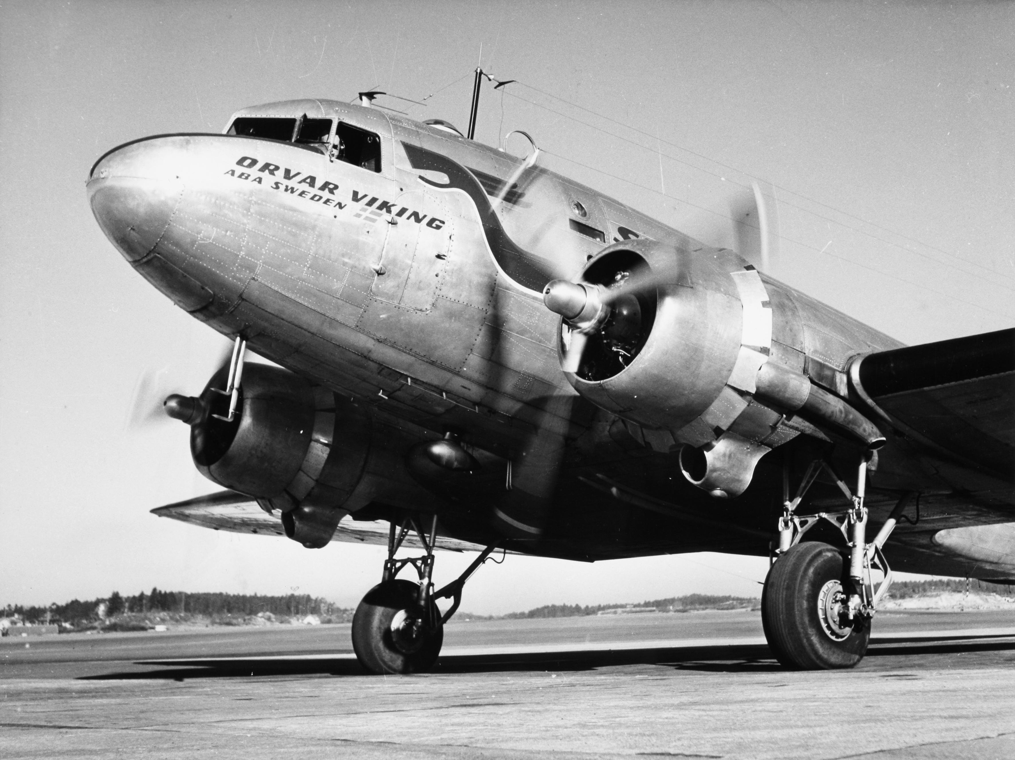 SAS DC 3 Orvar Viking SE BBO, on the ground, at the airport 1940s